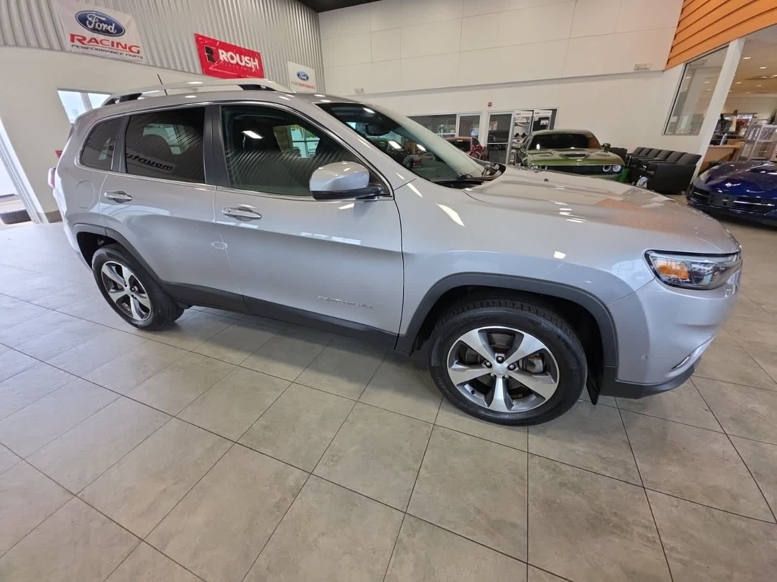 Used 2021 Jeep Cherokee Limited w/ Trailer Tow Group AWD/4WD image 4