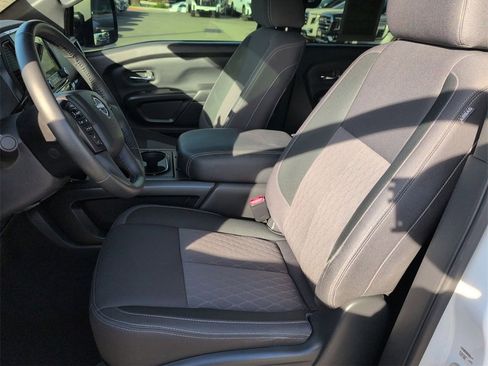 Used 2024 Nissan Titan SV w/ SV Convenience Package image 21