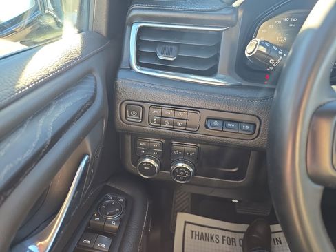 Used 2023 GMC Yukon XL Denali image 21