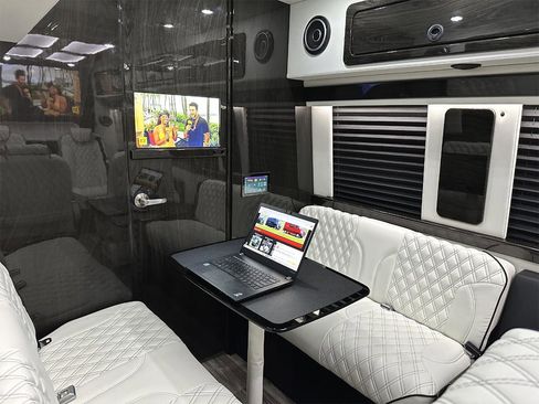 Used 2024 Mercedes-Benz Sprinter 3500 image 22