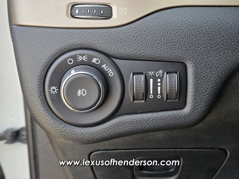 Used 2016 Jeep Cherokee Limited AWD/4WD image 24