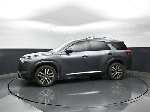Used 2024 Nissan Pathfinder Platinum w/ Cargo Package AWD/4WD image 3