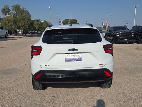 Used 2025 Chevrolet Trax RS w/ Sunroof Package FWD image 7