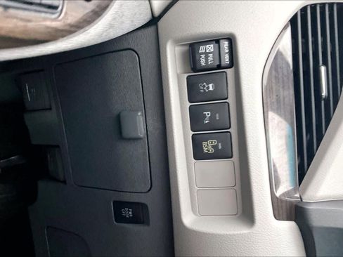 Used 2017 Toyota Sienna XLE w/ XLE Navigation Package image 34