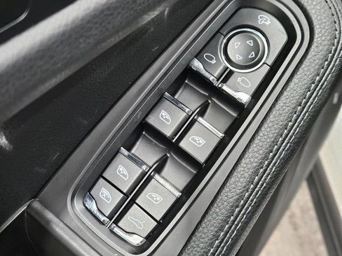 Certified 2025 Porsche Macan image 24