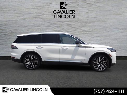 Certified 2025 Lincoln Aviator Reserve w/ Equipment Group 201A AWD/4WD image 2