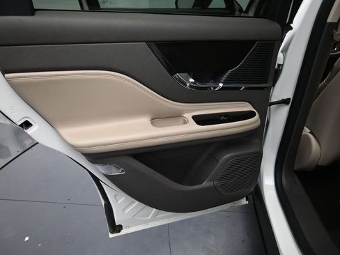 Used 2022 Lincoln Corsair AWD w/ Premium Package image 25