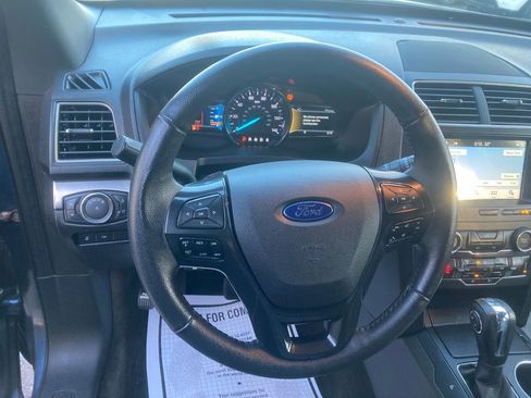 Used 2018 Ford Explorer XLT w/ Equipment Group 202A image 18