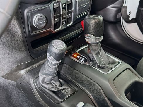 Used 2024 Jeep Wrangler Unlimited Sahara image 19