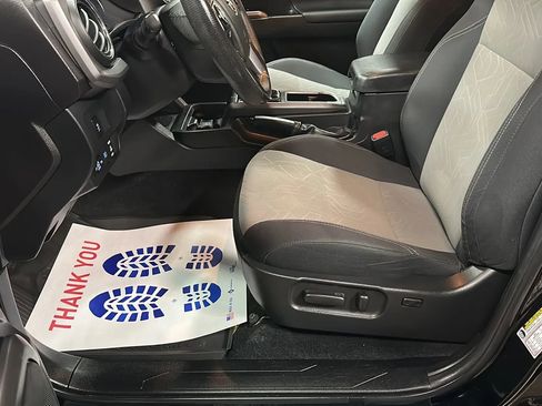 Used 2023 Toyota Tacoma TRD Off-Road image 9