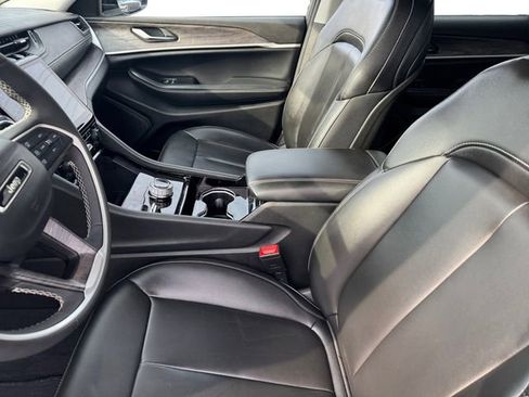 Used 2023 Jeep Grand Cherokee L Limited image 12