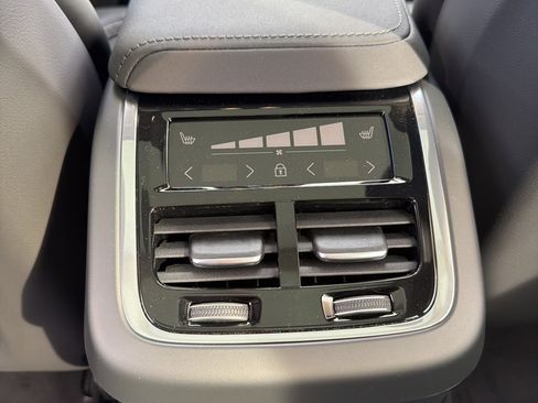 New 2026 Volvo XC60 B5 Ultra w/ Climate Package image 29
