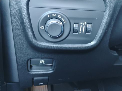 New 2025 Jeep Grand Cherokee Laredo w/ Trailer Tow Package image 37