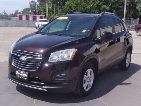 Used 2016 Chevrolet Trax LT w/ LT Sun and Sound Package AWD/4WD image 12