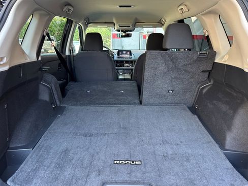 Used 2023 Nissan Rogue S image 13