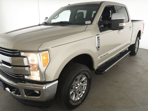 Used 2017 Ford F250 Lariat w/ Chrome Package image 3