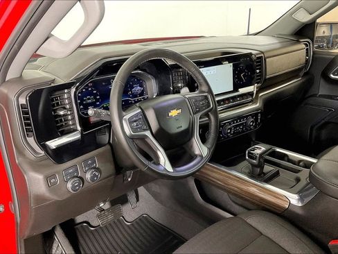 Used 2024 Chevrolet Silverado 1500 LT image 18
