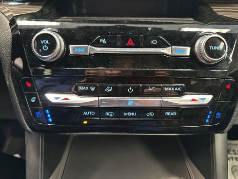 Used 2023 Ford Explorer Limited image 34
