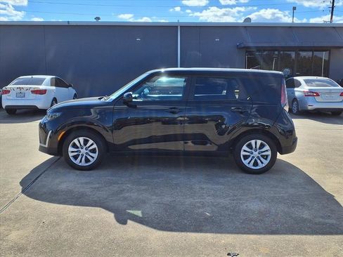 Used 2023 Kia Soul LX image 25