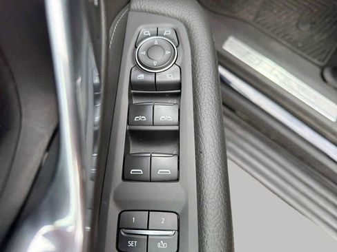 Used 2021 GMC Yukon XL Denali w/ Denali Premium Package image 17