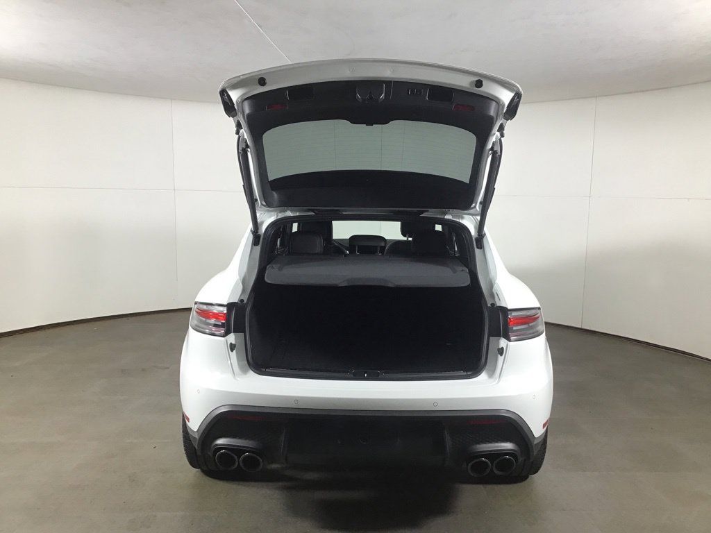 Certified 2026 Porsche Macan AWD/4WD image 18