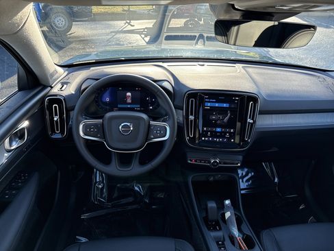 Used 2025 Volvo XC40 B5 Core image 20