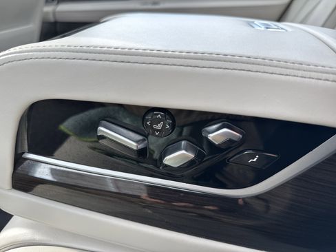 Used 2022 BMW ALPINA B7 xDrive image 34