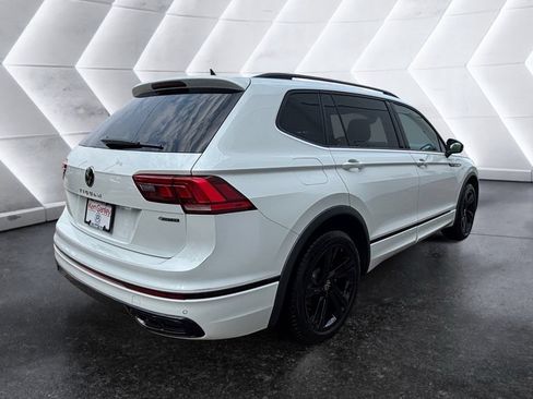 Used 2024 Volkswagen Tiguan SE R-Line AWD/4WD image 4