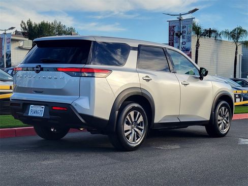 Used 2025 Nissan Pathfinder S image 2