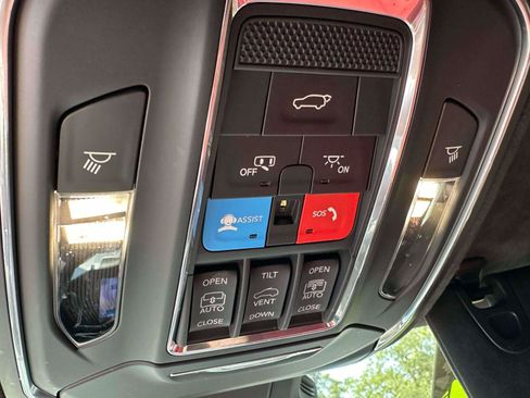 Used 2024 Jeep Wagoneer Launch Edition AWD/4WD image 29