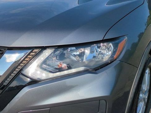Used 2018 Nissan Rogue SV w/ Premium Package FWD image 9