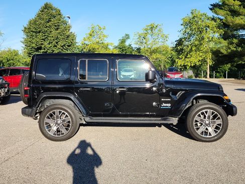 Used 2023 Jeep Wrangler Unlimited Sahara w/ Cold Weather Group AWD/4WD image 8