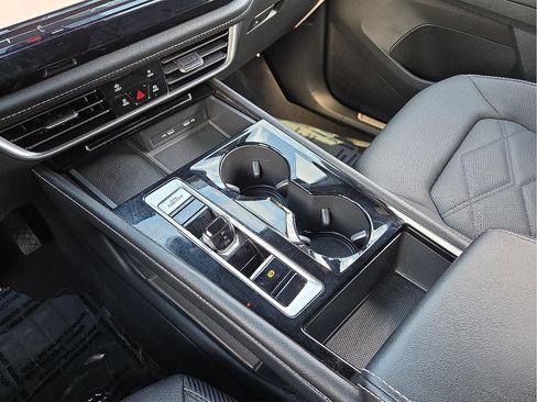 Used 2024 Volkswagen Atlas Cross Sport SE image 25