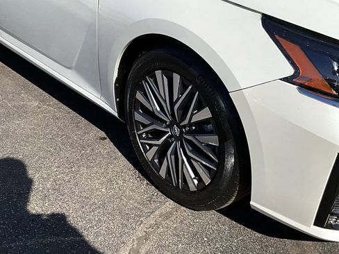 Used 2023 Nissan Altima 2.5 SV image 8