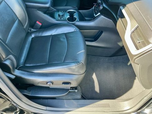 Used 2022 GMC Terrain SLT w/ Infotainment Package II image 23