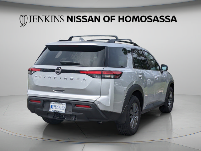 Used 2025 Nissan Pathfinder SV w/ SV Premium Package FWD image 5