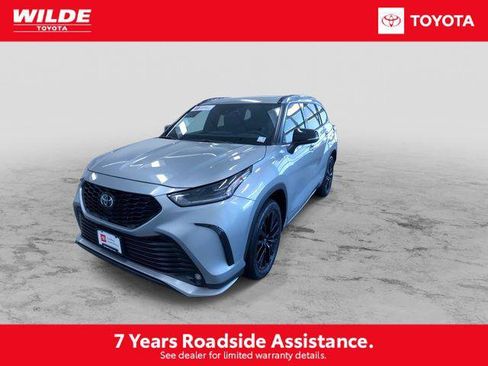 Certified 2025 Toyota Highlander XSE AWD/4WD image 5