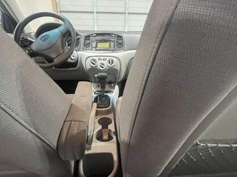 Used 2009 Hyundai Accent GLS w/ Premium Pkg 6 FWD image 6
