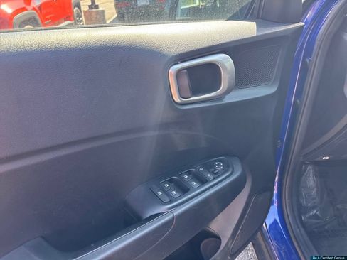 Certified 2023 Hyundai Venue SE FWD image 21