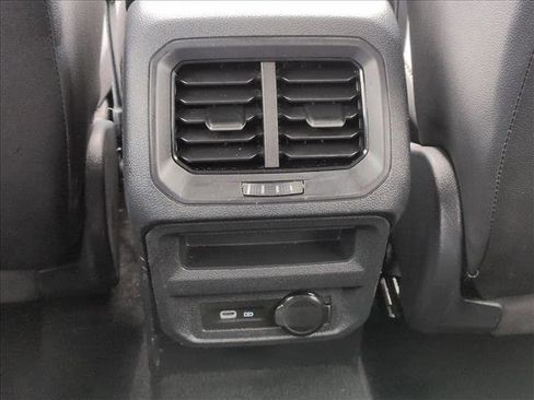 Used 2024 Volkswagen Tiguan SE image 16