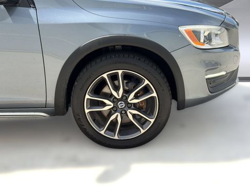 Used 2018 Volvo V60 T5 Cross Country w/ Convenience Package AWD/4WD image 12