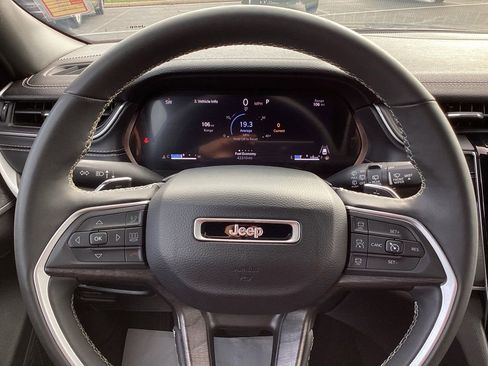 Used 2024 Jeep Grand Cherokee L Limited w/ Luxury Tech Group II image 34