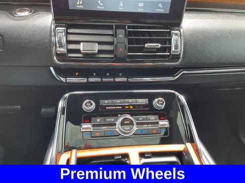 Used 2019 Lincoln Navigator L Reserve AWD/4WD image 18