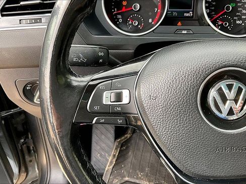 Used 2018 Volkswagen Tiguan SE w/ Panoramic Sunroof Package FWD image 11