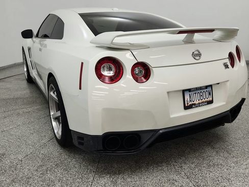 Used 2016 Nissan GT-R Premium AWD/4WD image 22