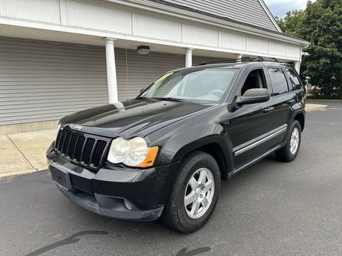 Used 2010 Jeep Grand Cherokee Laredo w/ Popular Equipment Group AWD/4WD image 1