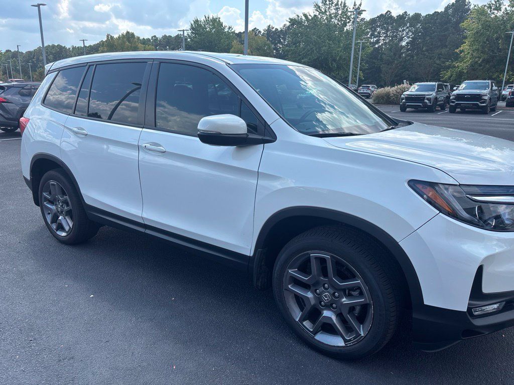 Used 2023 Honda Passport EX-L image 2