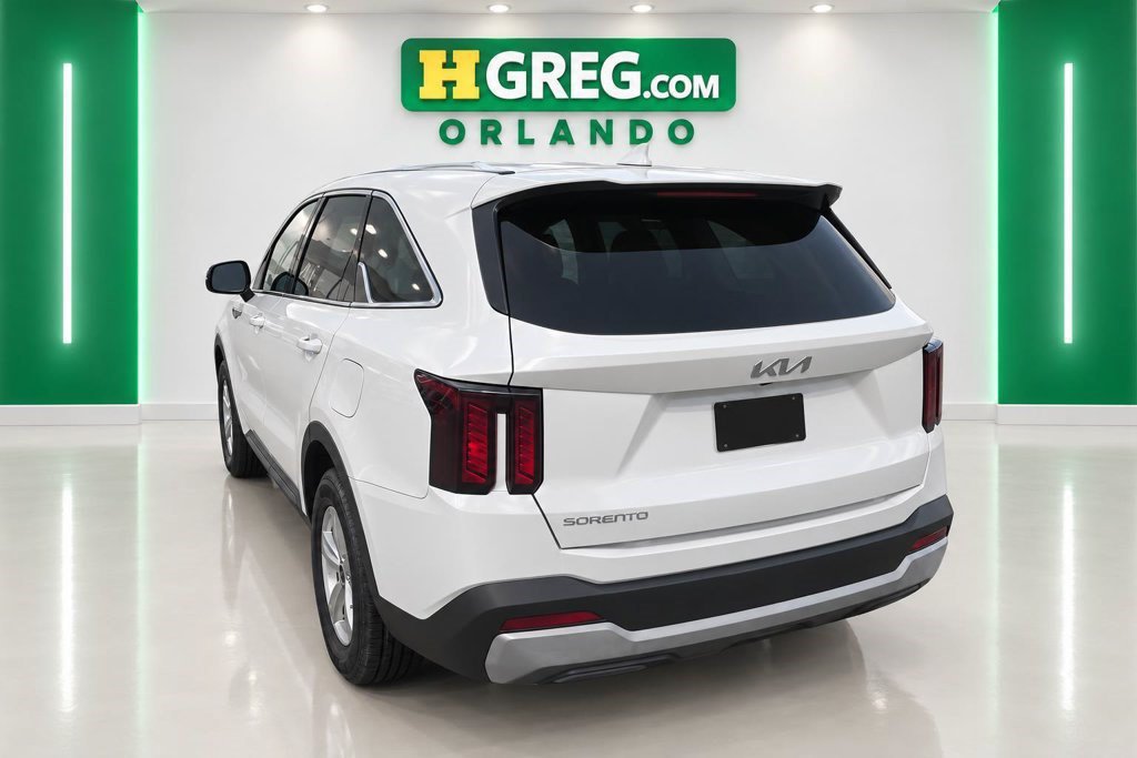 Used 2024 Kia Sorento LX FWD image 2