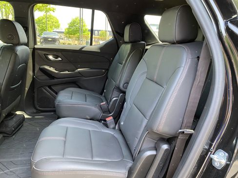 Used 2023 Chevrolet Traverse RS FWD image 37