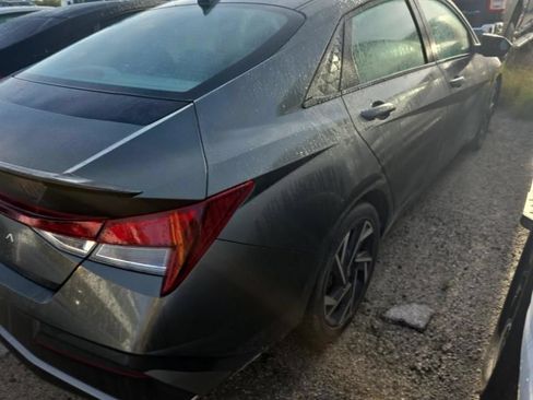 Used 2025 Hyundai Elantra Sport FWD image 4